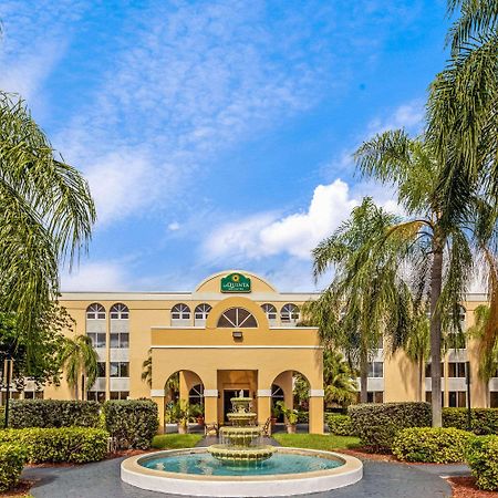 La Quinta by Wyndham Miami Lakes Bagian luar foto