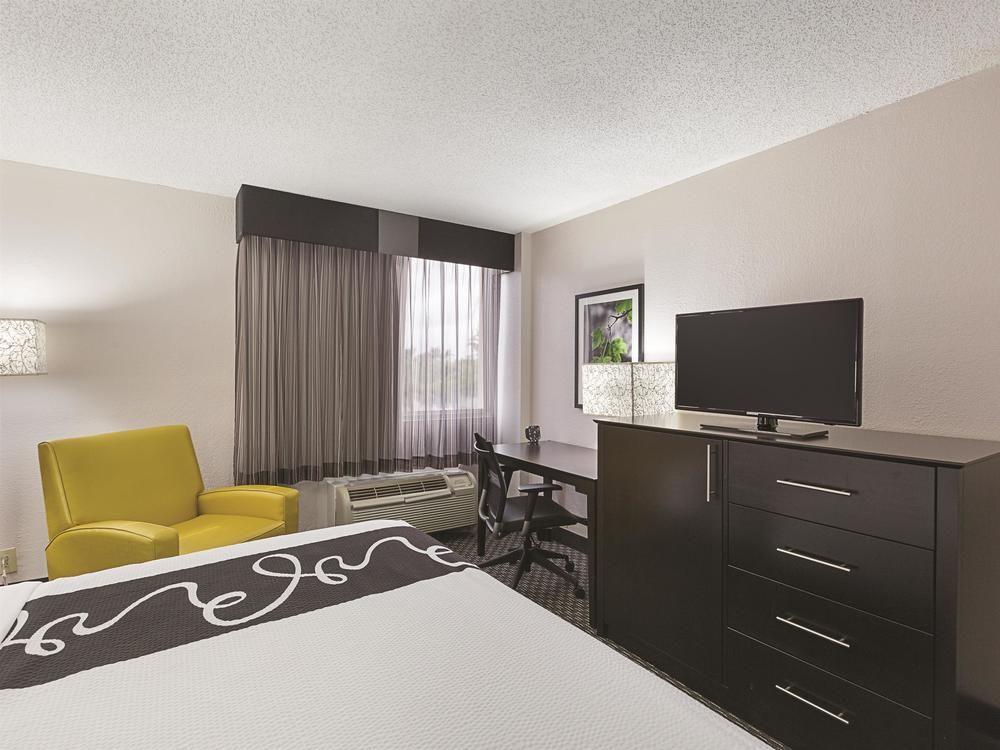 La Quinta by Wyndham Miami Lakes Bagian luar foto