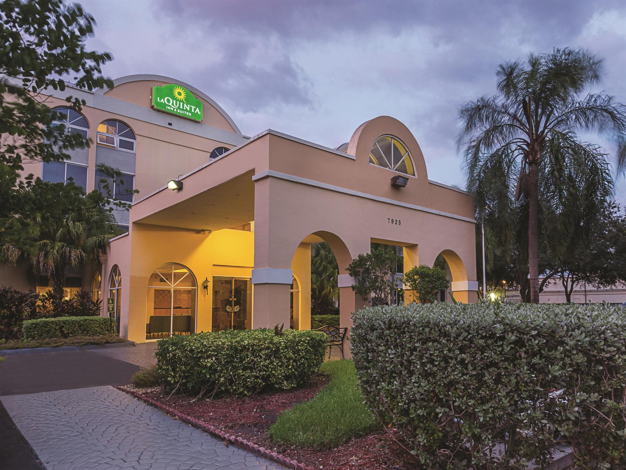 La Quinta by Wyndham Miami Lakes Bagian luar foto