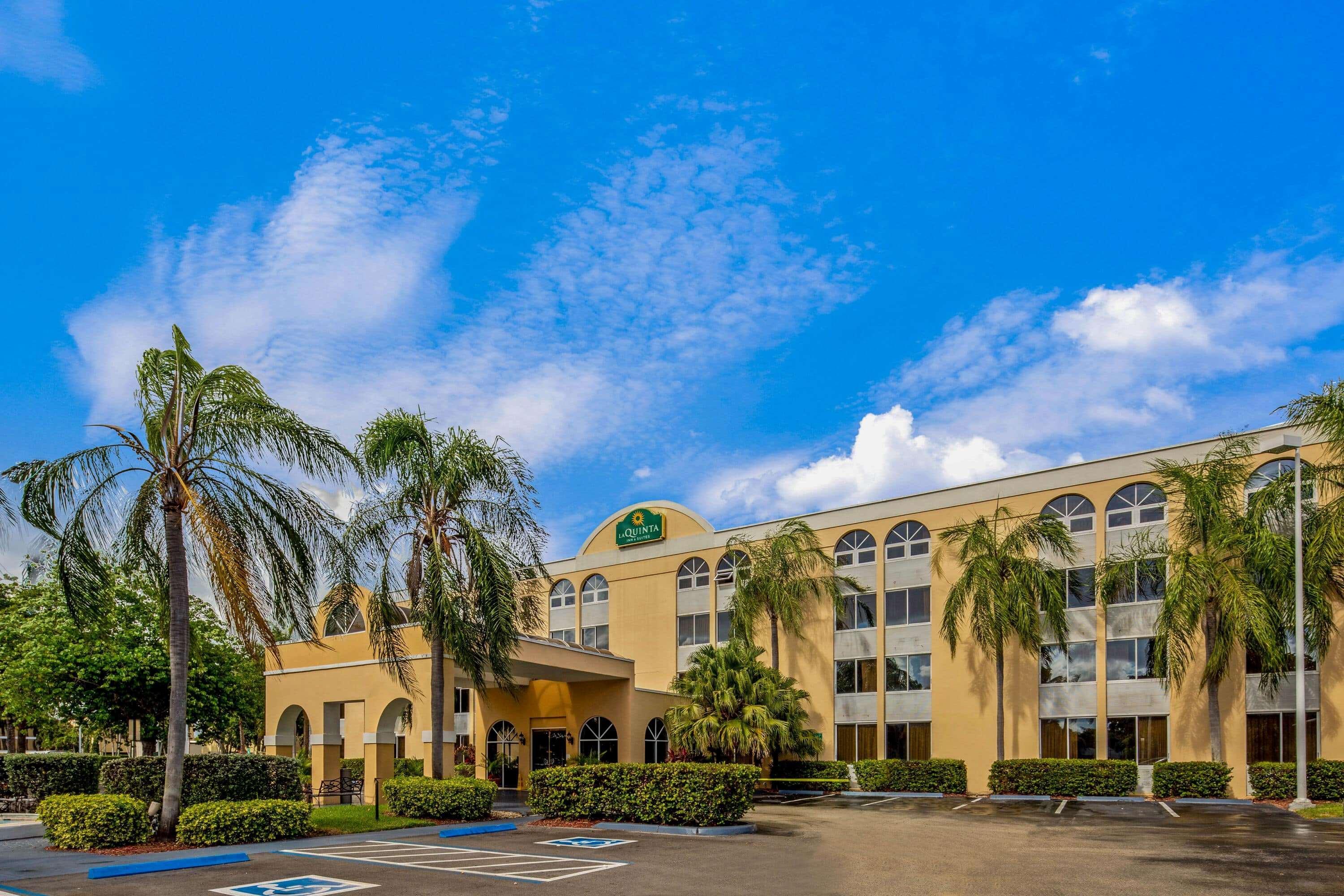 La Quinta by Wyndham Miami Lakes Bagian luar foto