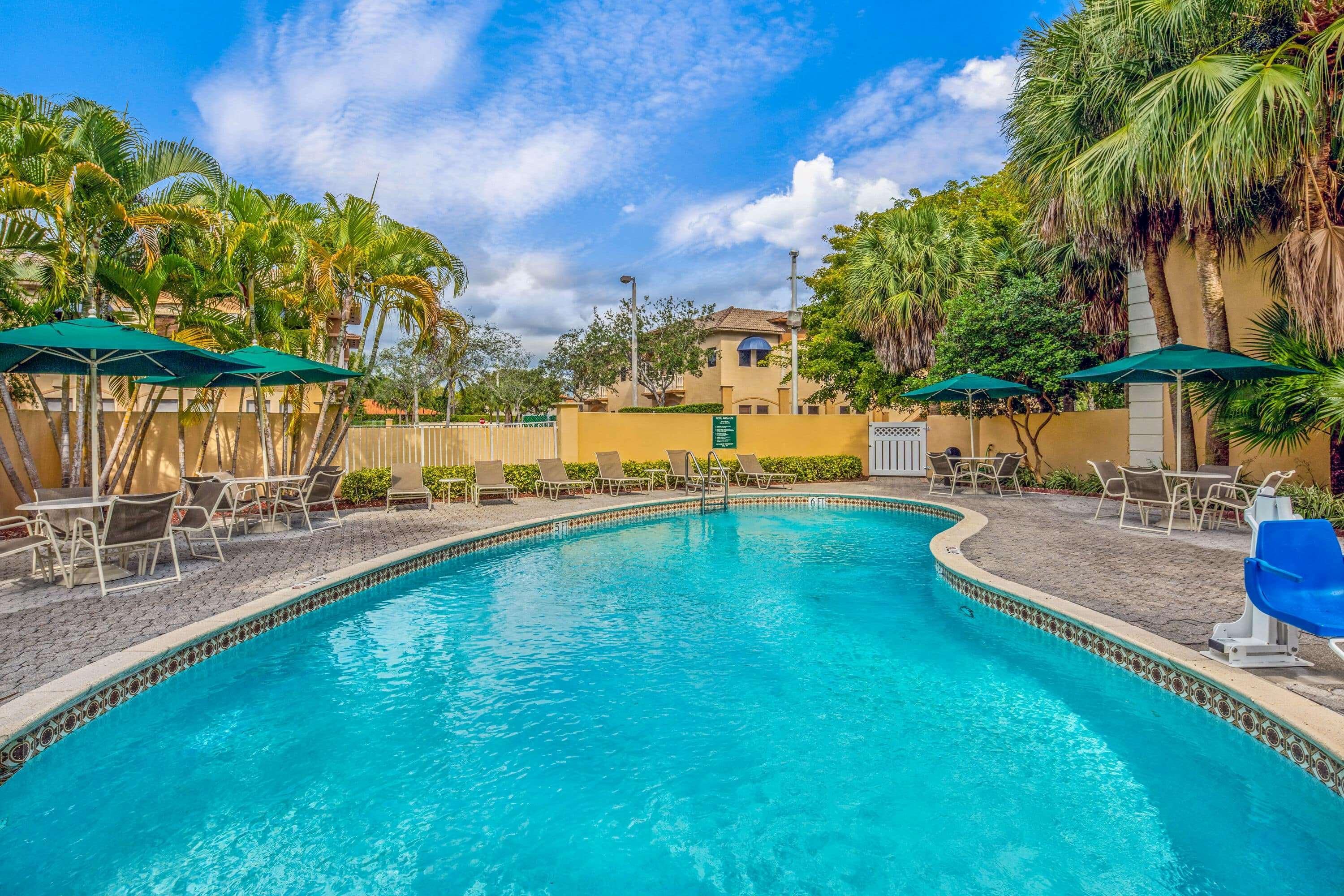La Quinta by Wyndham Miami Lakes Bagian luar foto