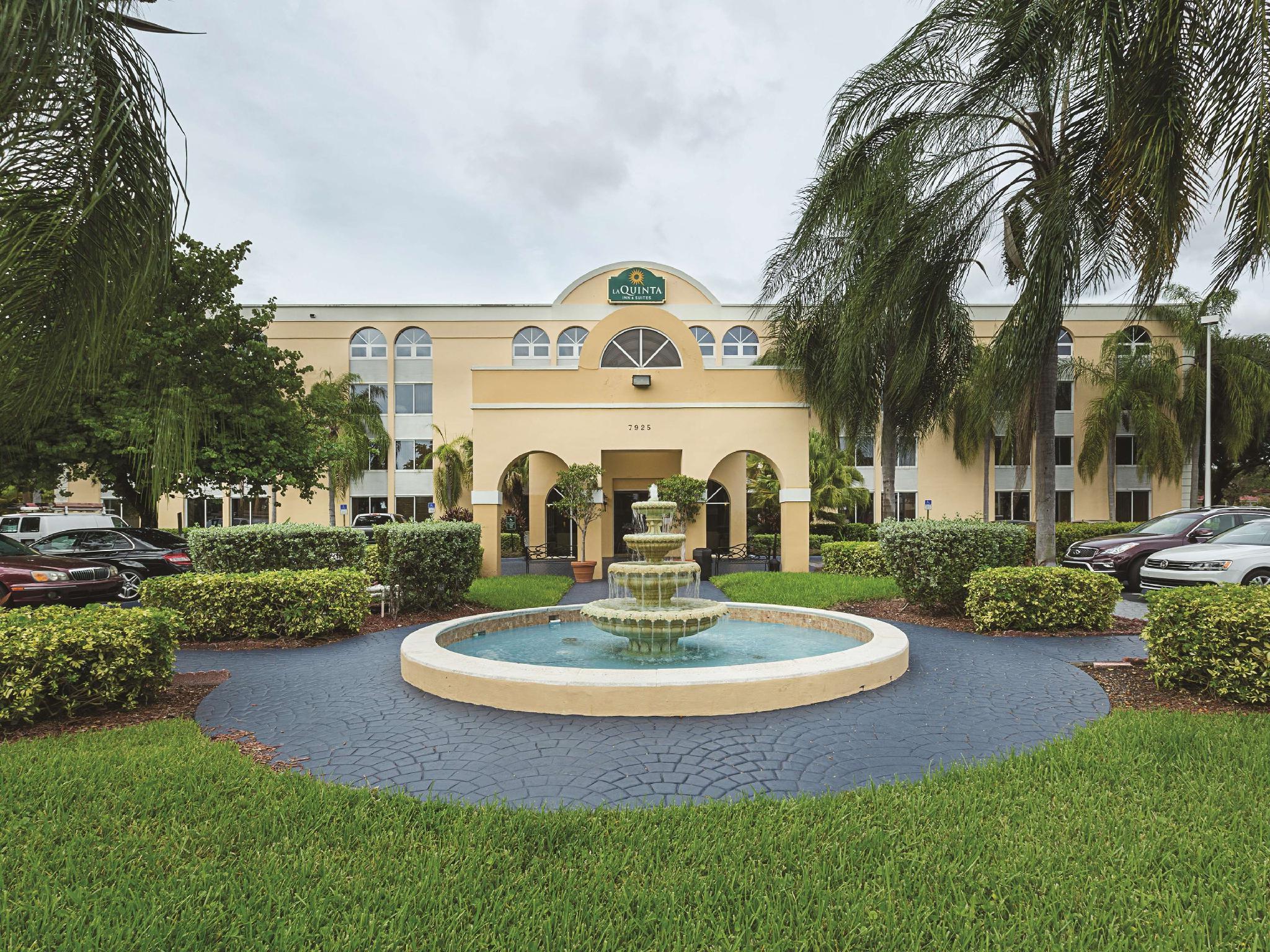 La Quinta by Wyndham Miami Lakes Bagian luar foto