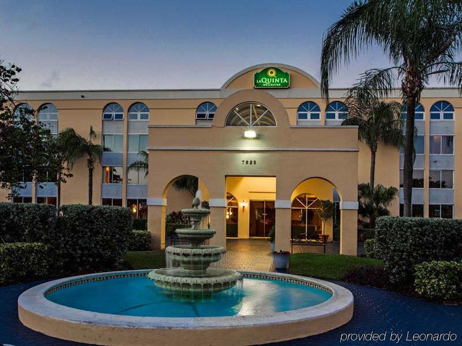 La Quinta by Wyndham Miami Lakes Bagian luar foto