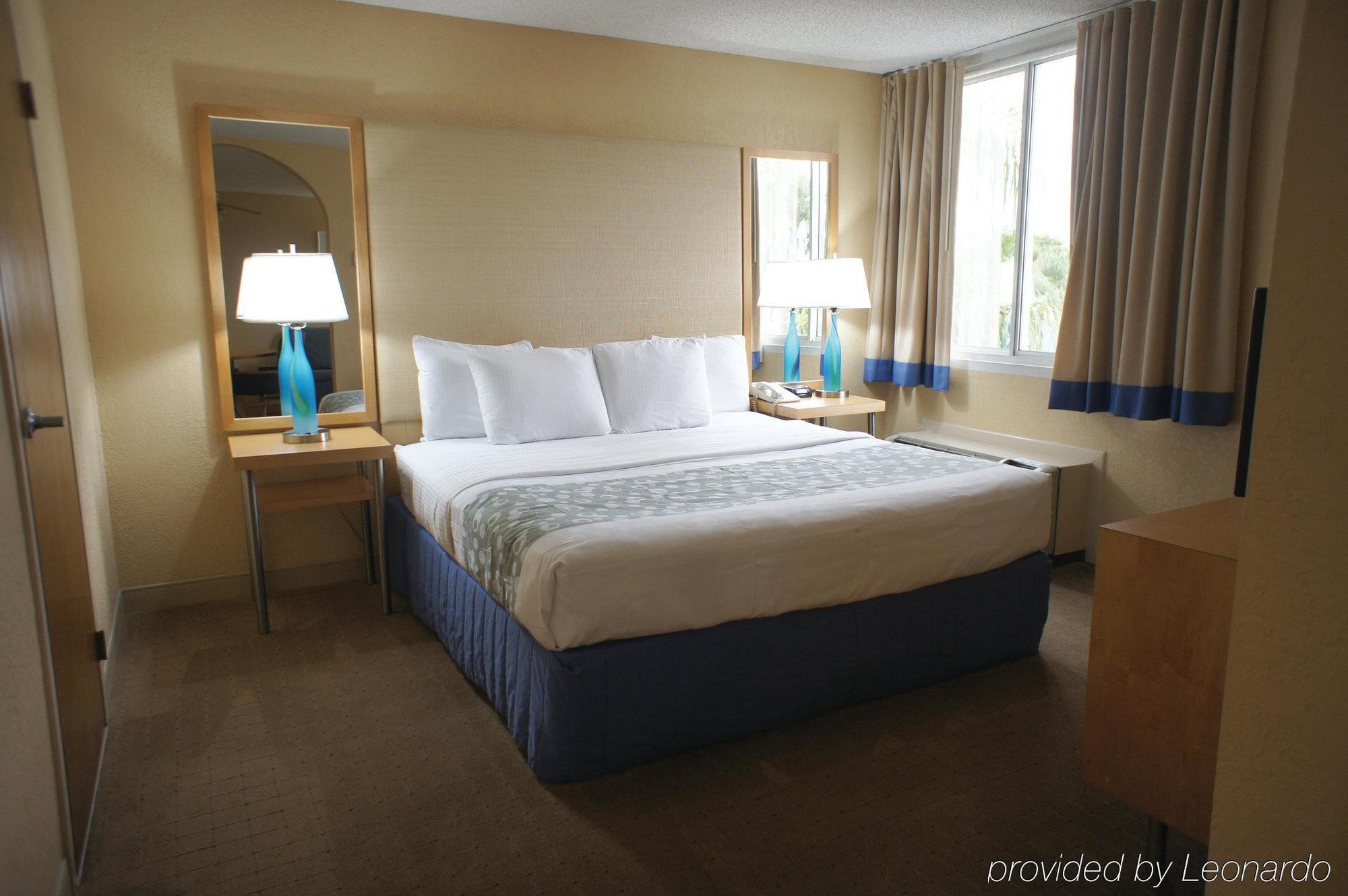 La Quinta by Wyndham Miami Lakes Bagian luar foto